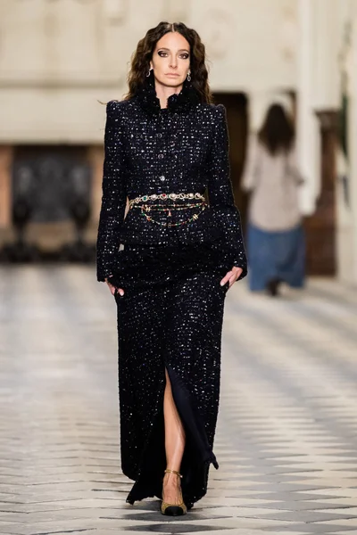 Look 25